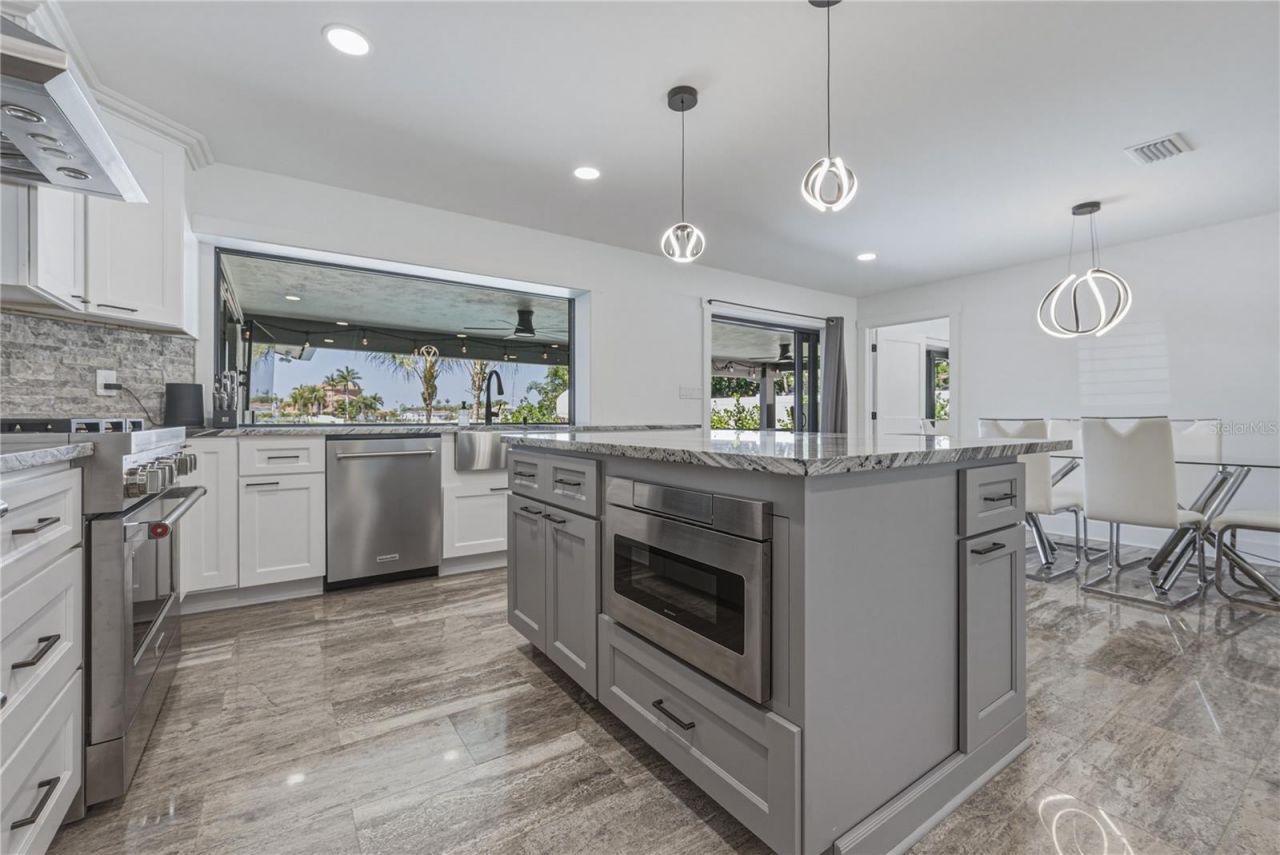 4201 37th Street S, Saint Petersburg, FL 33711 Photo