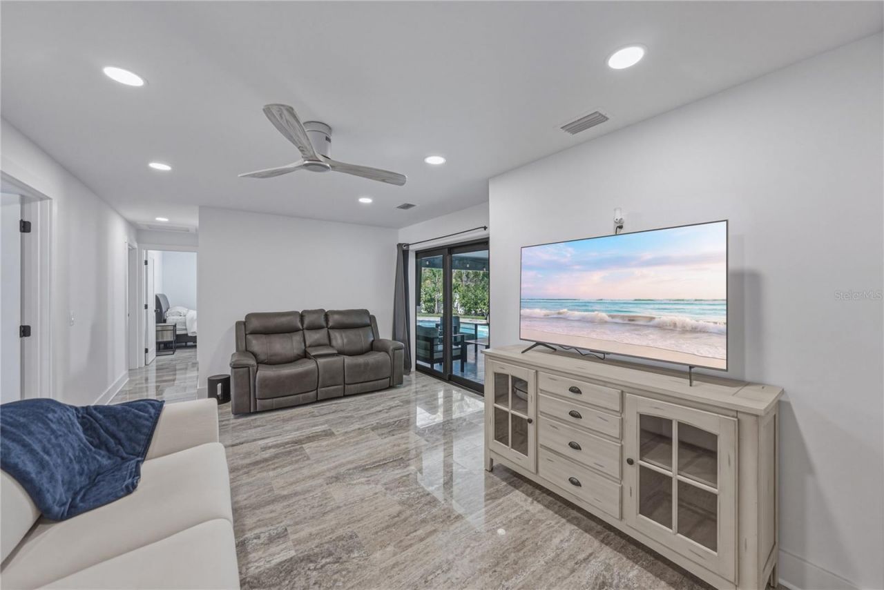 4201 37th Street S, Saint Petersburg, FL 33711 Photo