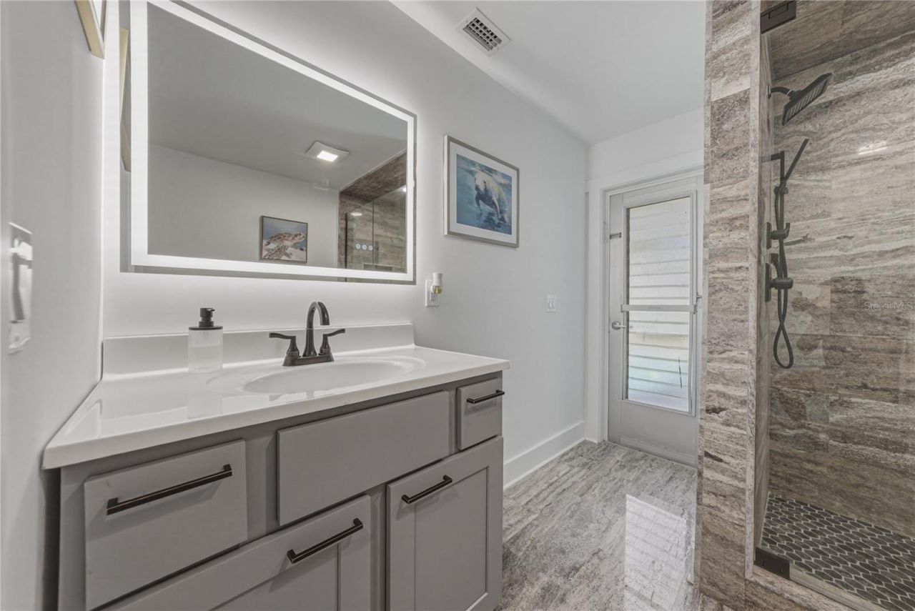 4201 37th Street S, Saint Petersburg, FL 33711 Photo