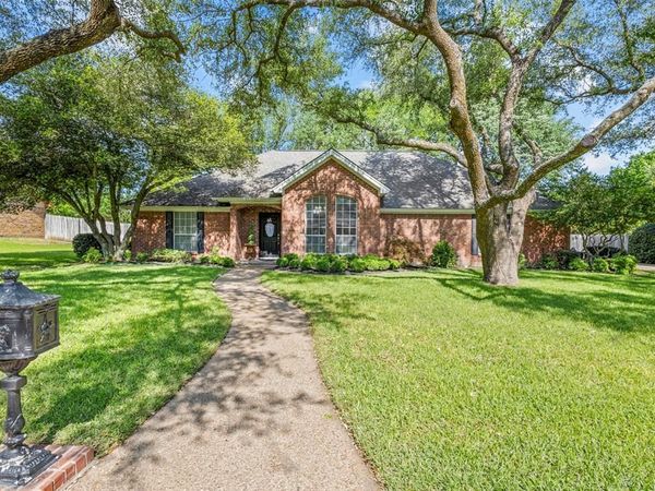 926 Canyon Drive, Cleburne, TX 76033