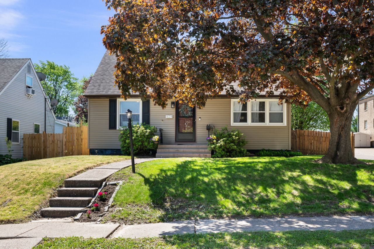 1629 W Columbia Avenue, Davenport, IA 52804 Main Photo