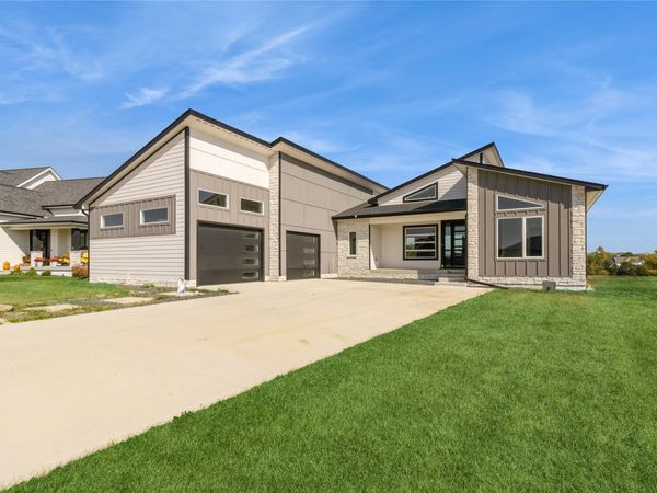 16210 Walnut Meadows Court, Urbandale, IA 50323