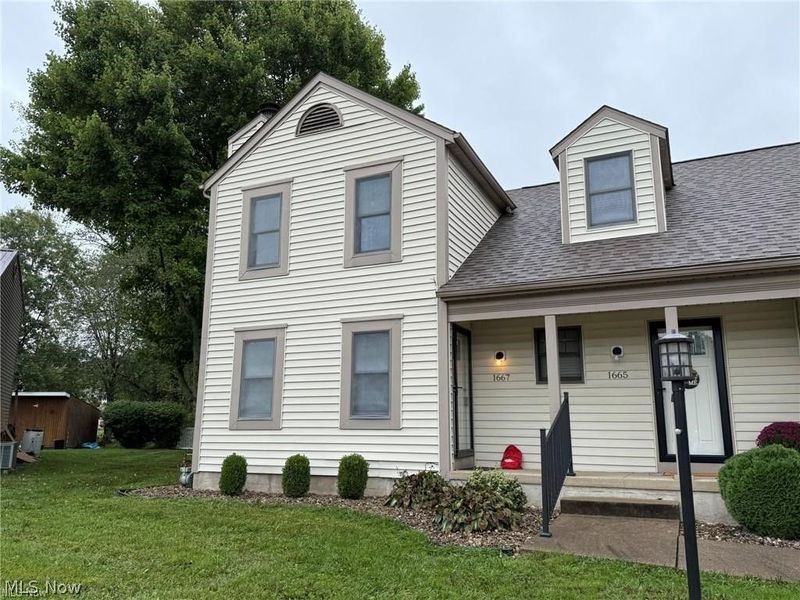1667 Ann Circle NE, New Philadelphia, OH 44663 Photo 2