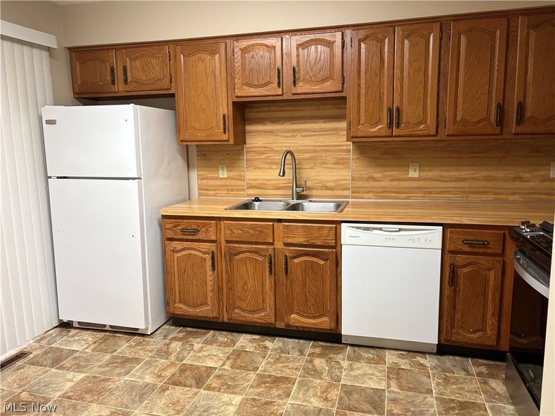 1667 Ann Circle NE, New Philadelphia, OH 44663 Photo 6