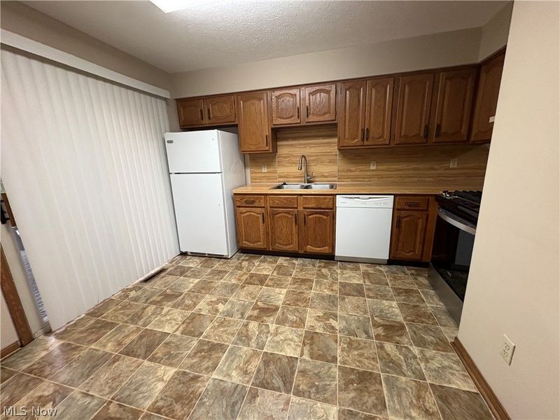 1667 Ann Circle NE, New Philadelphia, OH 44663 Photo 7