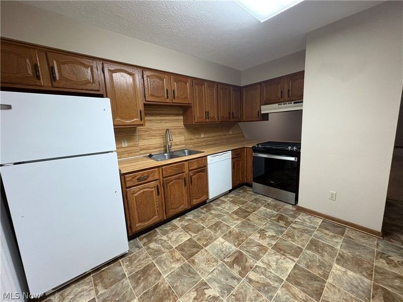 1667 Ann Circle NE, New Philadelphia, OH 44663 Photo 8