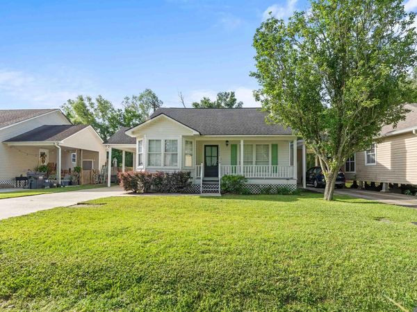 25400 Homestead Dr, Denham Springs, LA 70726