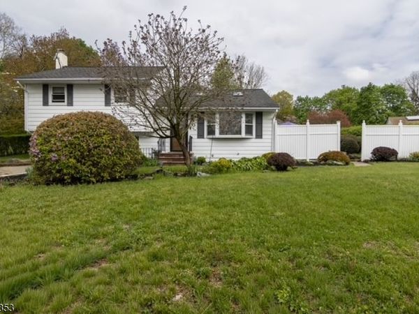 33 Marudy Dr, Clinton, NJ 08809