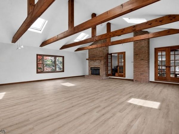 1 Mountain View Ct, Clinton, NJ 08833