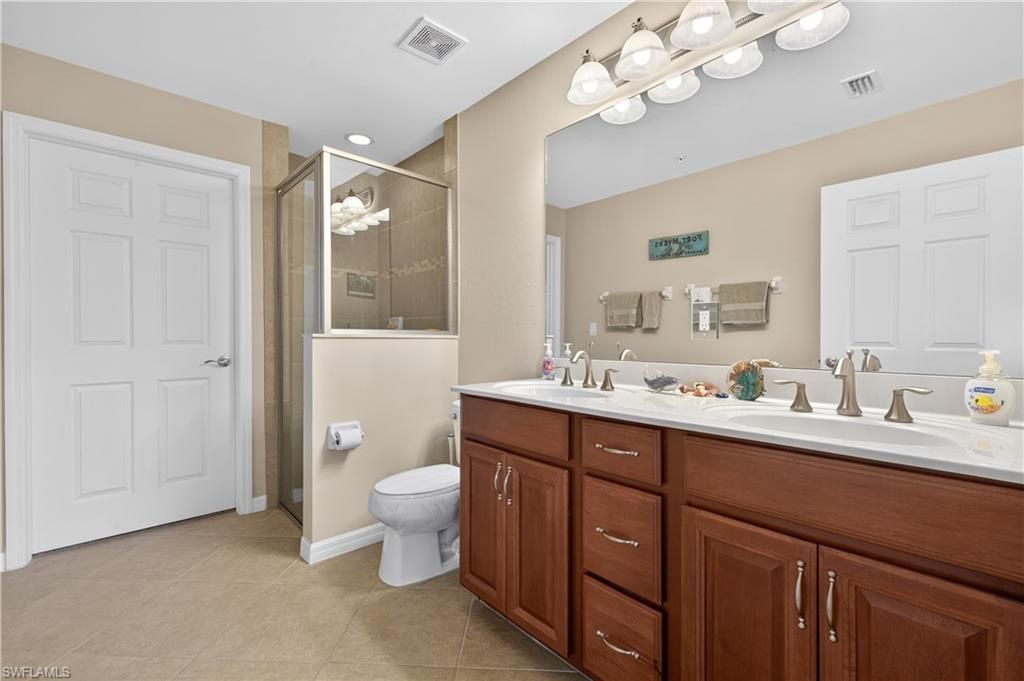 8541 Oakshade Cir, Unit 2, Fort Myers, FL 33919 Photo