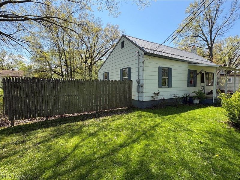 1520 E 27th Street, Ashtabula, OH 44004 Photo 2