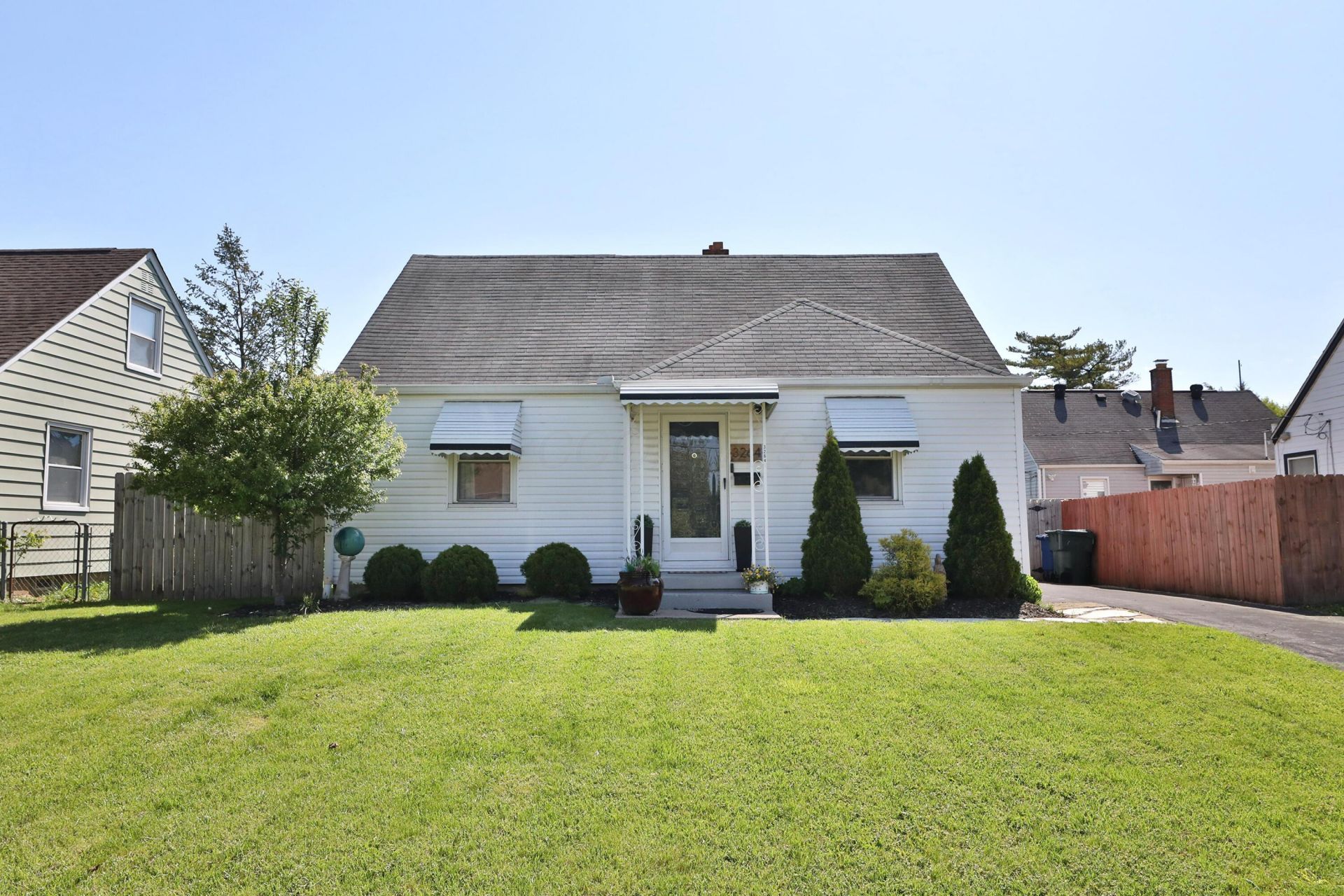 3264 Eisenhower Road, Columbus, OH 43224 Main Photo