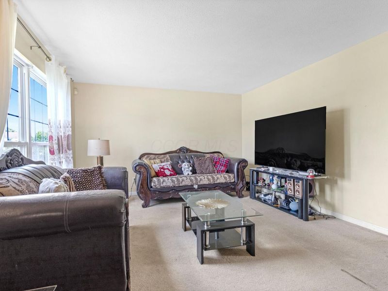 3033 Benchmark Drive, Columbus, OH 43219 Photo 3
