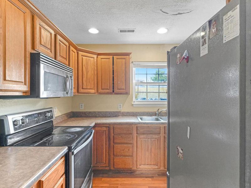 3033 Benchmark Drive, Columbus, OH 43219 Photo 6