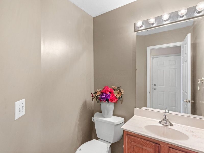 3033 Benchmark Drive, Columbus, OH 43219 Photo 8
