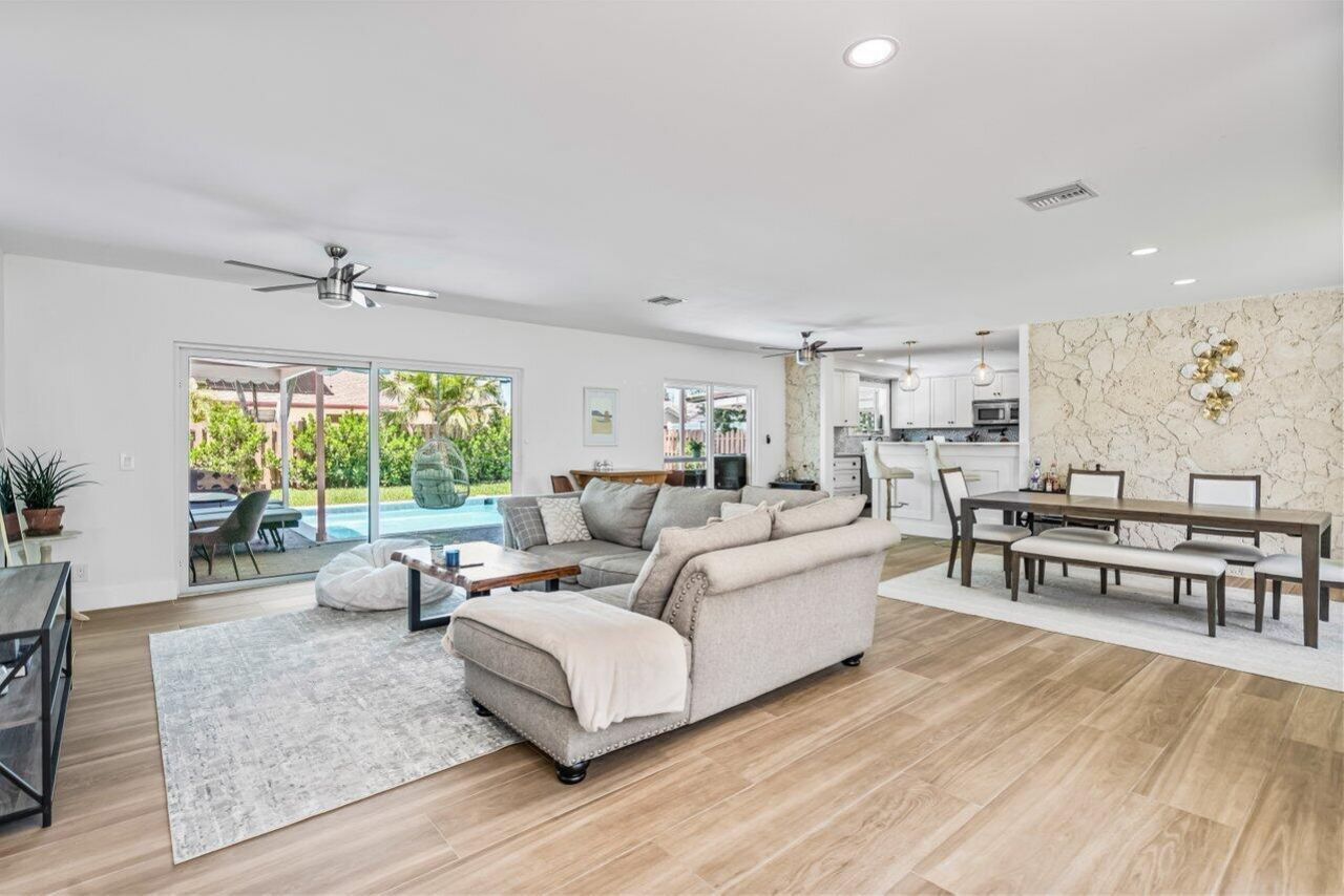 711 SW 25th Place, Boynton Beach, FL 33435 Photo