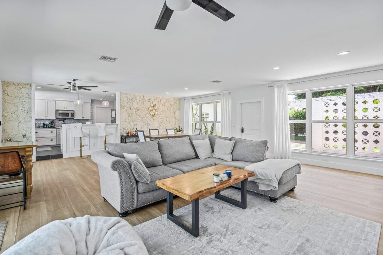 711 SW 25th Place, Boynton Beach, FL 33435 Photo