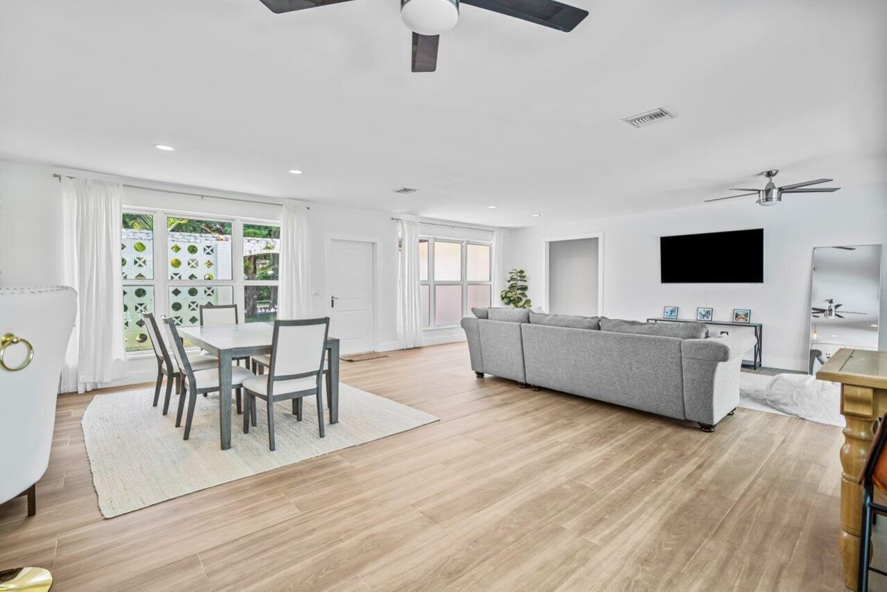 711 SW 25th Place, Boynton Beach, FL 33435 Photo