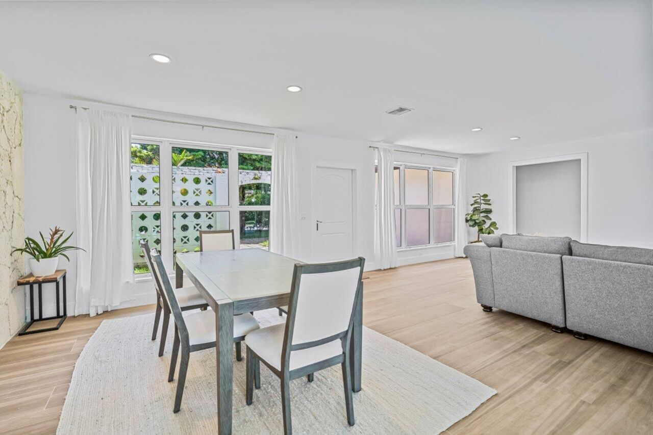 711 SW 25th Place, Boynton Beach, FL 33435 Photo