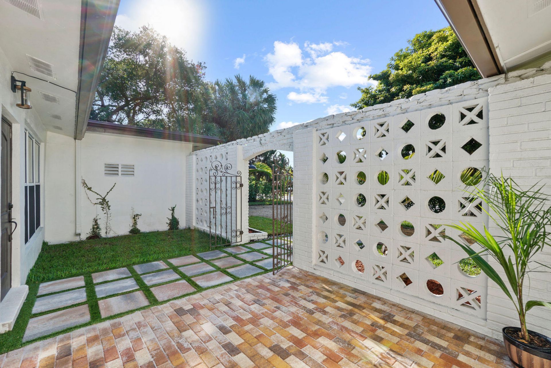 711 SW 25th Place, Boynton Beach, FL 33435 Photo
