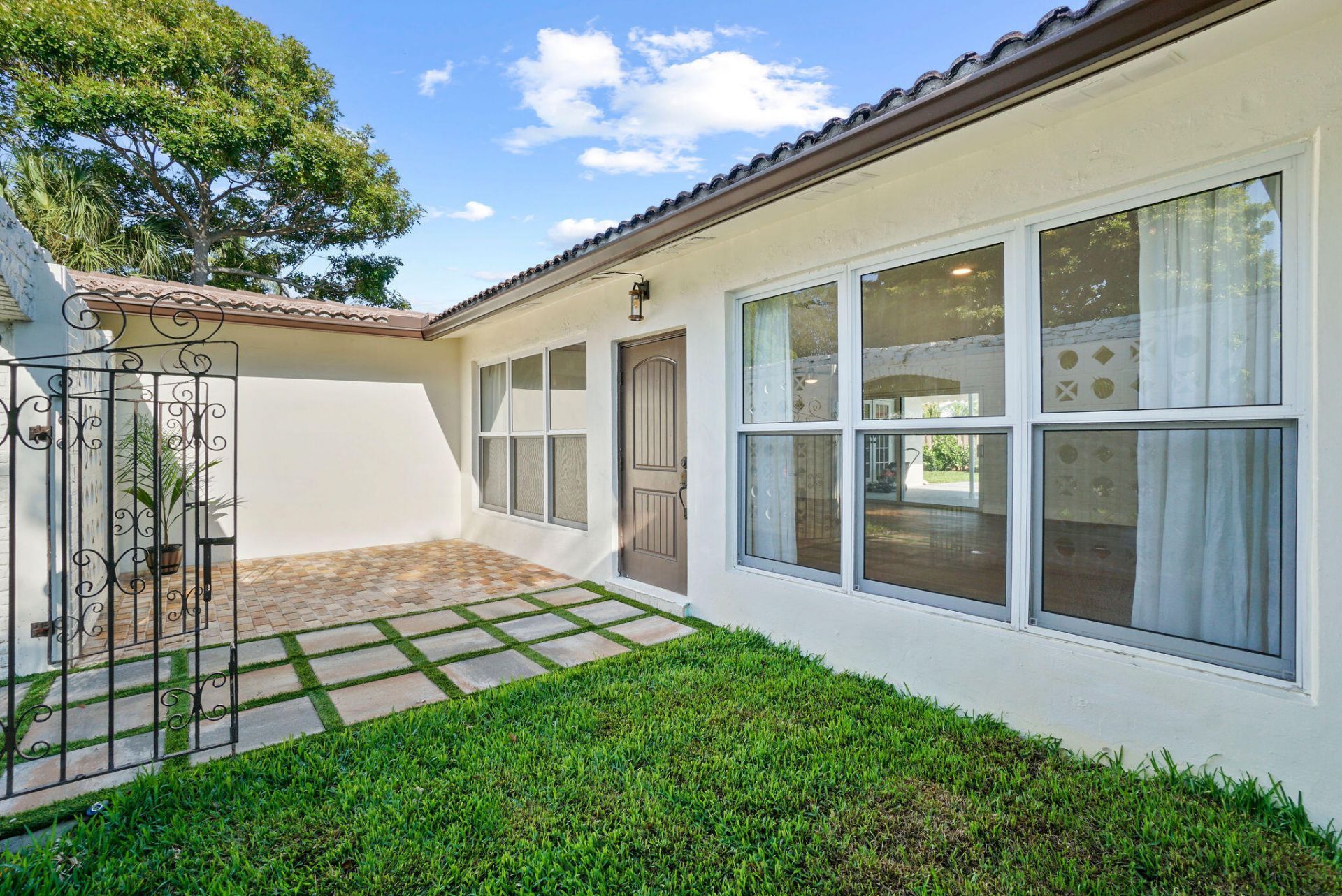 711 SW 25th Place, Boynton Beach, FL 33435 Photo