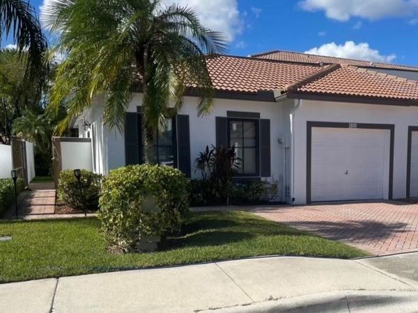 692 SW 158th Terrace, Pembroke Pines, FL 33027