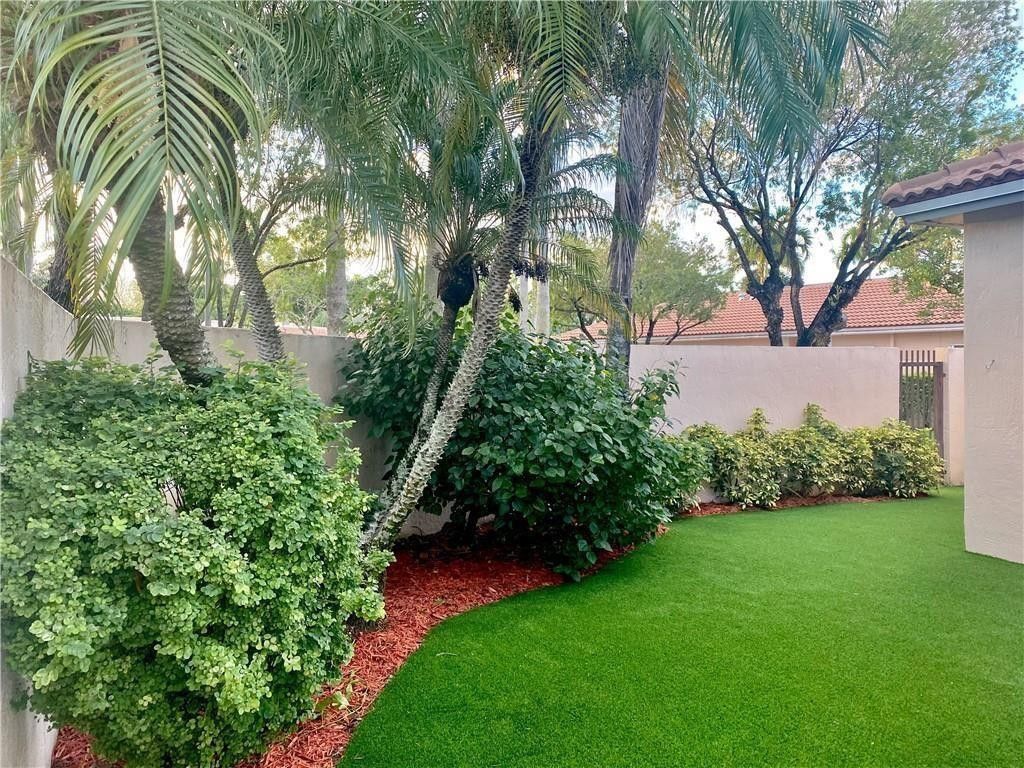 692 SW 158th Terrace, Pembroke Pines, FL 33027 Photo