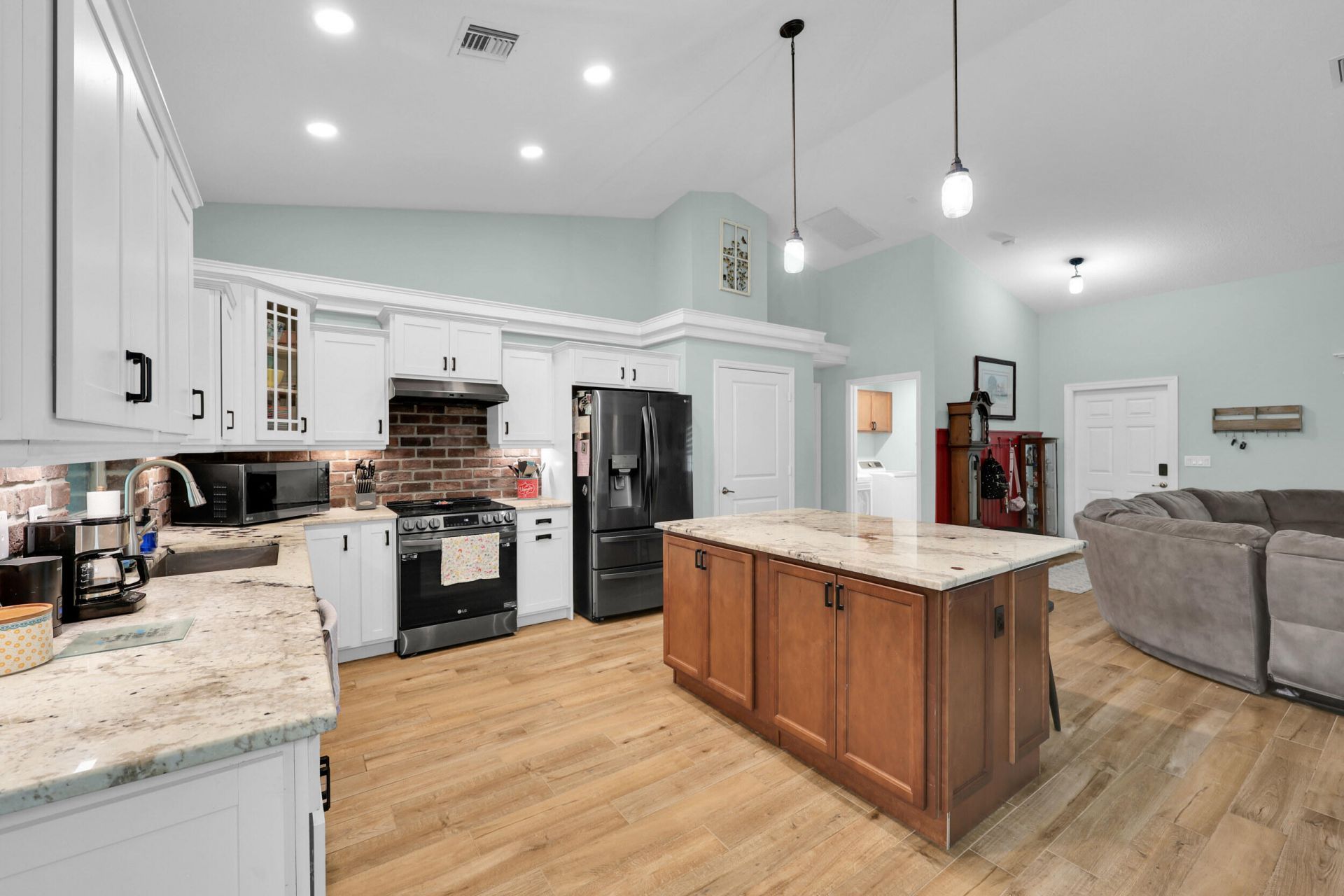 5566 Pinetree Drive, Fort Pierce, FL 34982 Photo