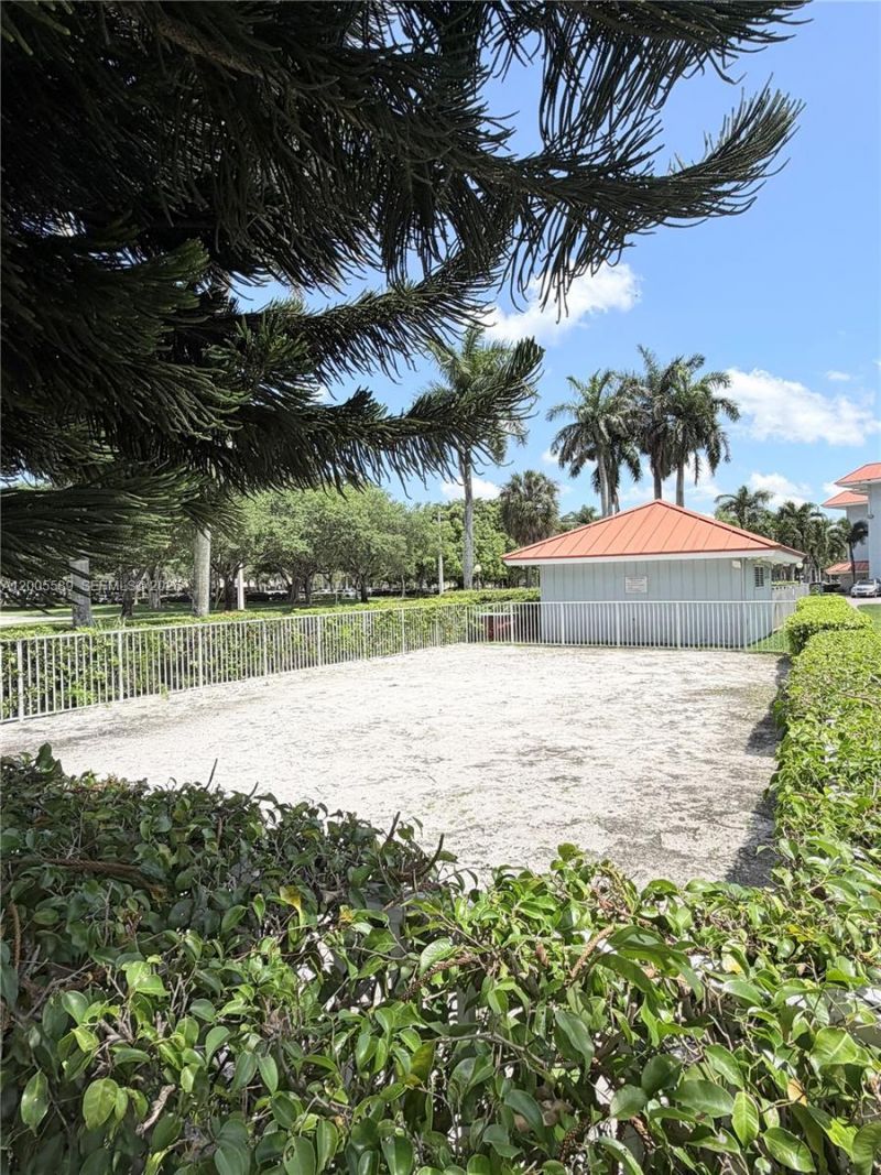505 S Pine Island Rd , Unit 208B, Plantation, FL 33324 Photo