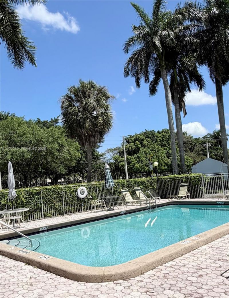 505 S Pine Island Rd , Unit 208B, Plantation, FL 33324 Photo