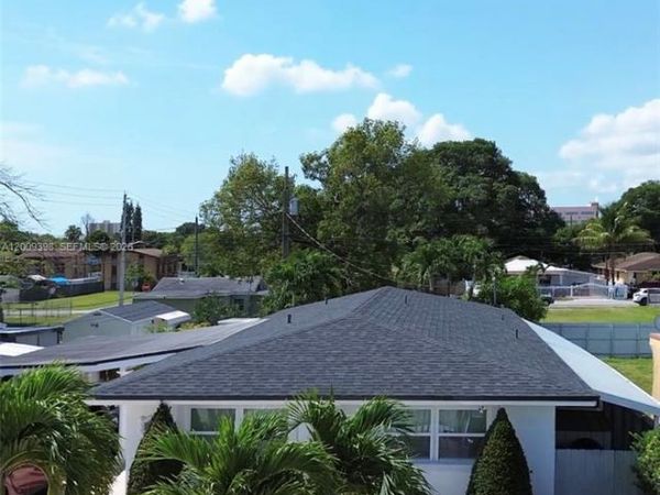 2512 NW 68th St , Miami, FL 33147