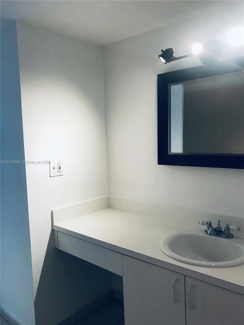 17600 NW 68th Ave, Unit B3006, Hialeah, FL 33015 Photo