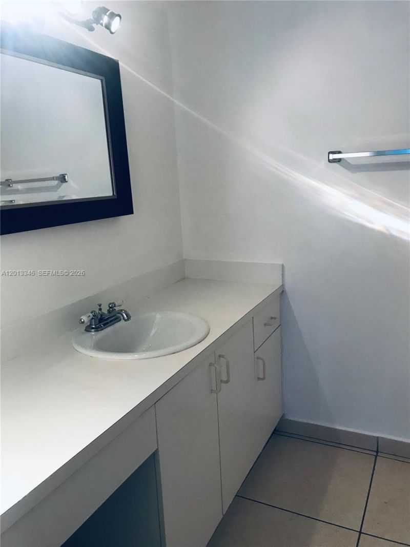 17600 NW 68th Ave, Unit B3006, Hialeah, FL 33015 Photo