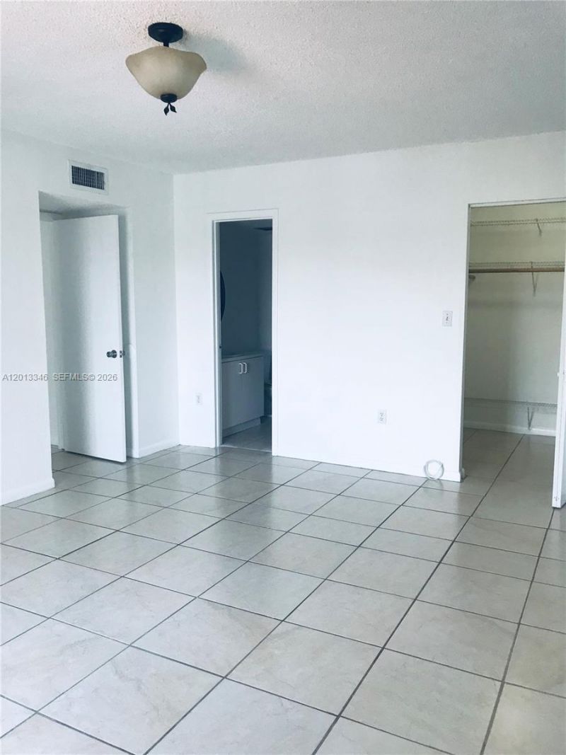17600 NW 68th Ave, Unit B3006, Hialeah, FL 33015 Photo