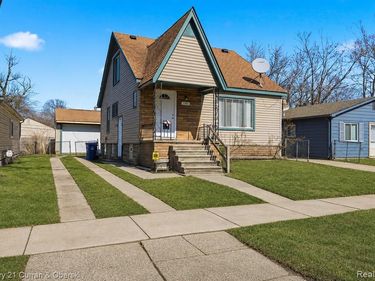 1301 E Muir Avenue, Hazel Park, MI 48030