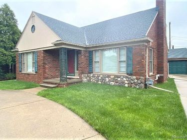 451 MAISON Road, Grosse Pointe Farms, MI 48236