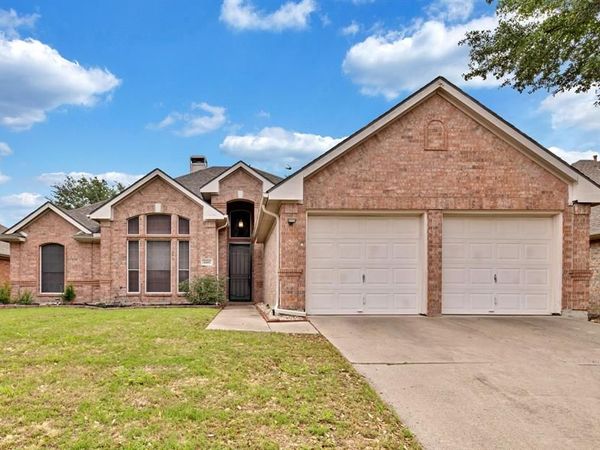 6305 Clear Pool Drive, Arlington, TX 76018
