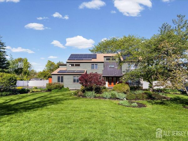 2 Pollak Court, Cranbury, NJ 08512