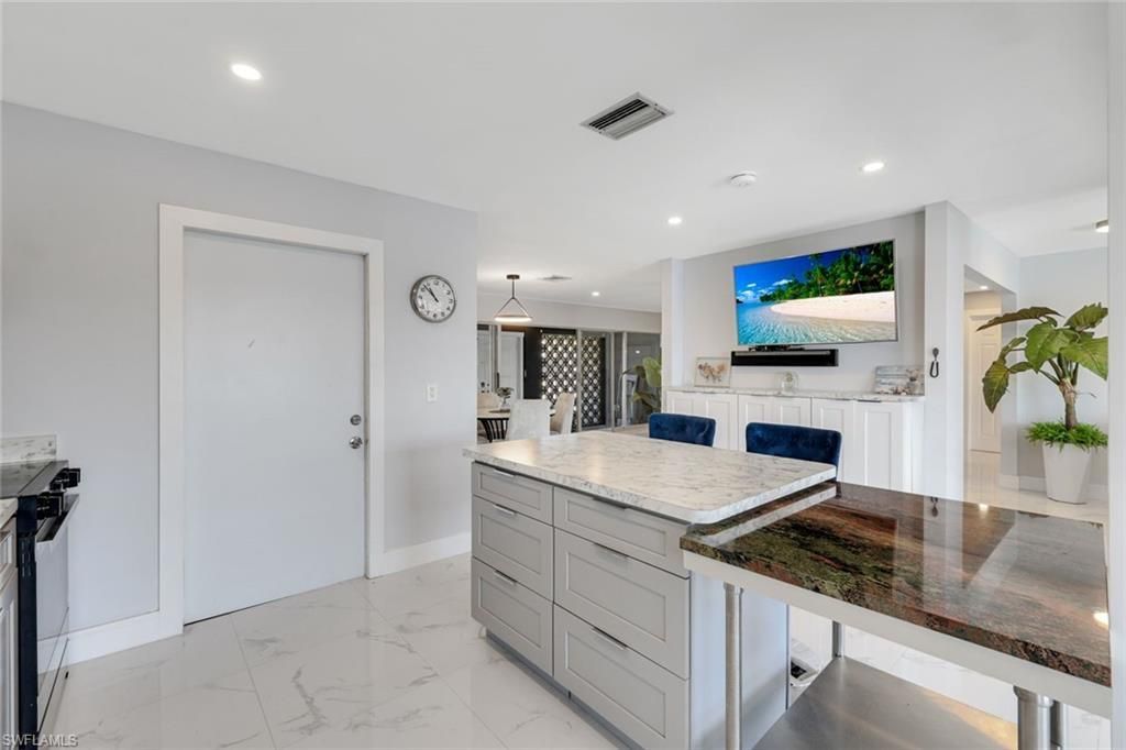 4530 Vinsetta Ave, North Fort Myers, FL 33903 Photo