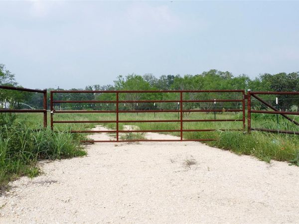 4177 Old Colony Line RD , Lockhart, TX 78644