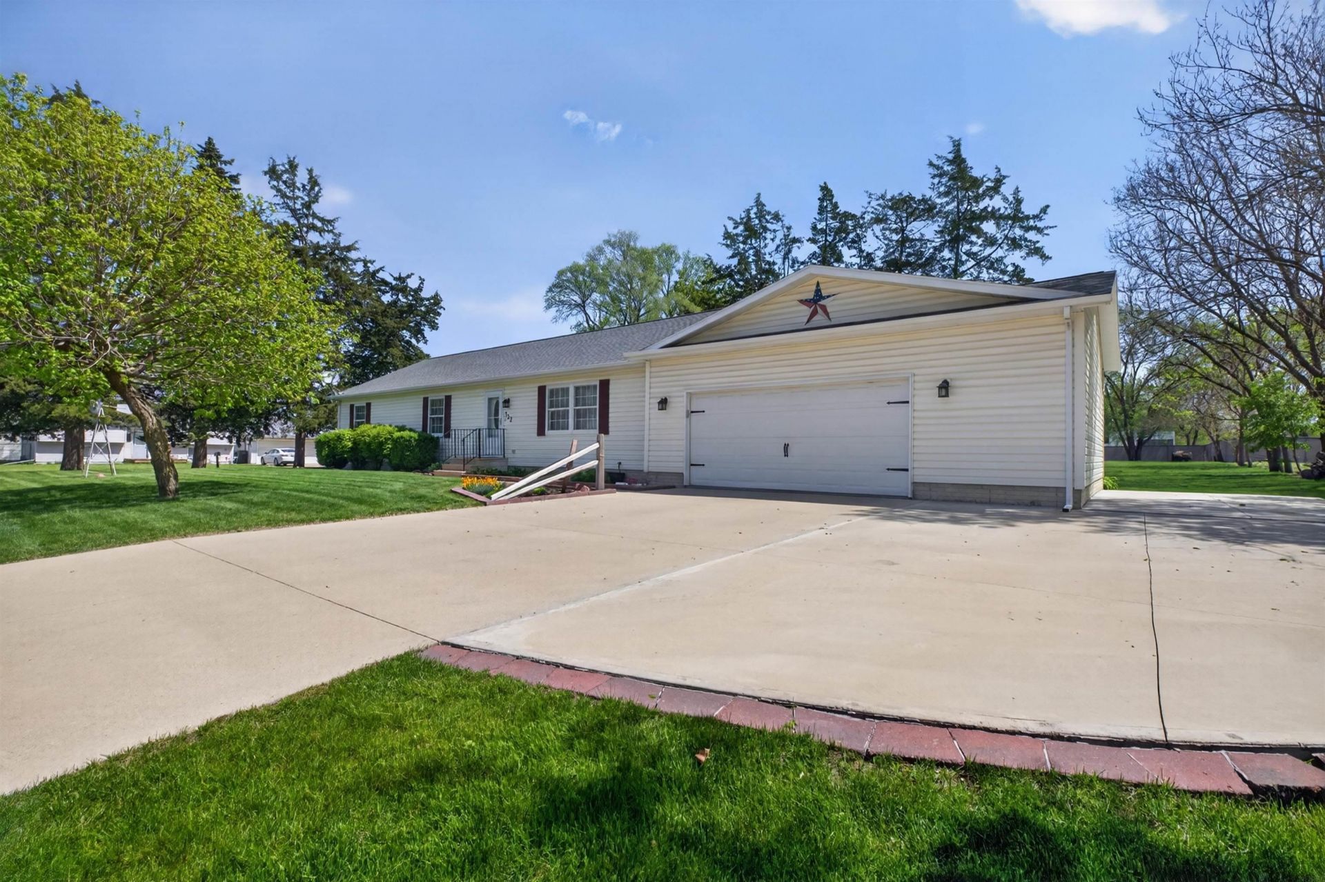 722 Creston Avenue, Waterloo, IA 50707 Main Photo