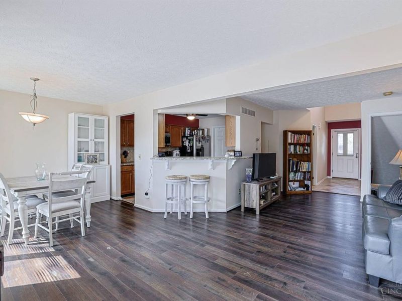 6764 Sandharbor Court, Maineville, OH 45039 Photo 7