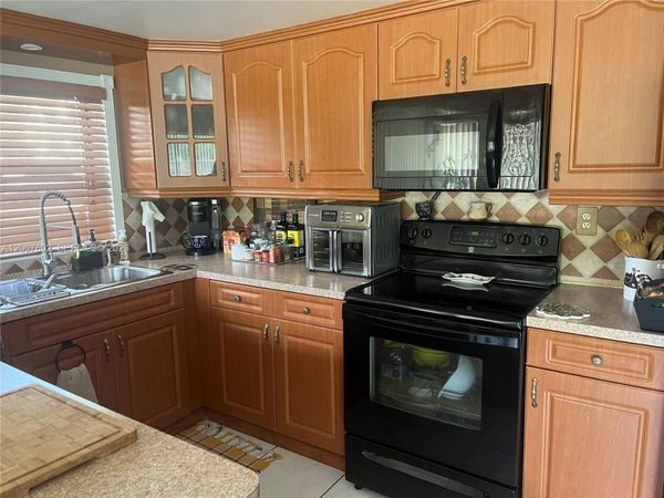 4720 SW 62nd Way , Unit 101, Davie, FL 33314