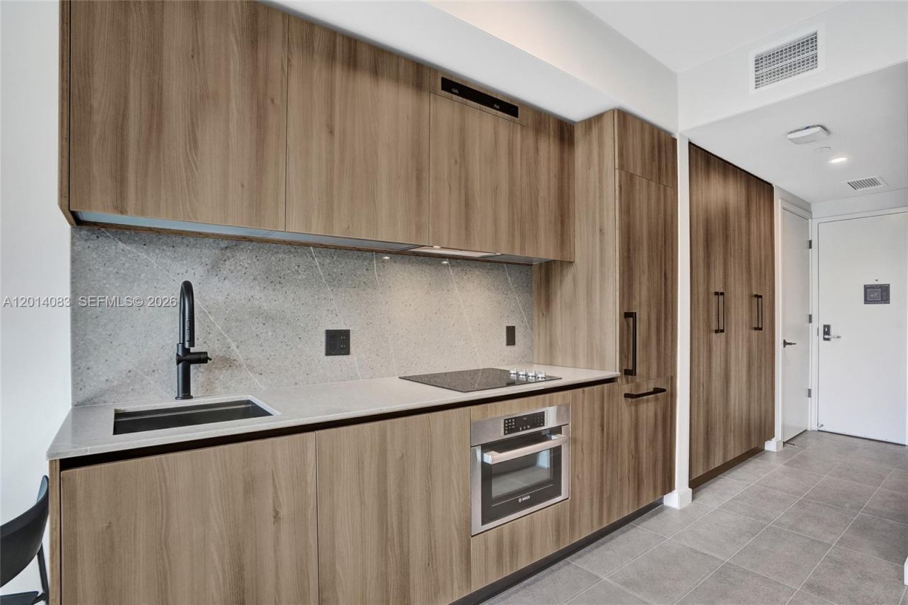 121 NE 5th Street, Unit 401B, Miami, FL 33132 Photo
