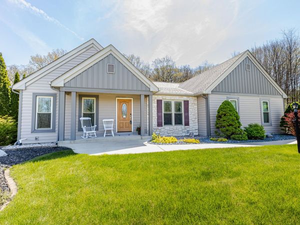 20805 W Windsor Dr, New Berlin, WI 53146