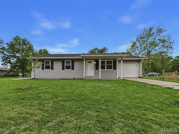106 Lynn Street , Lebanon, IL 62254