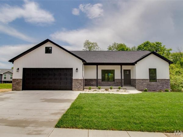 1041 Grafton Hills Drive, Grafton, IL 62037