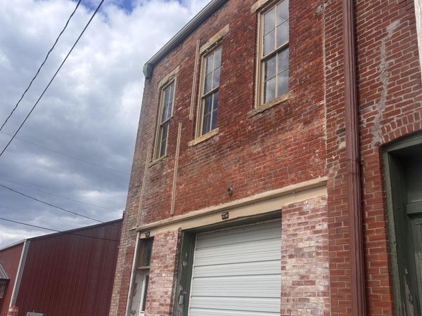 106 S Front Street, Farmington, IA 52626