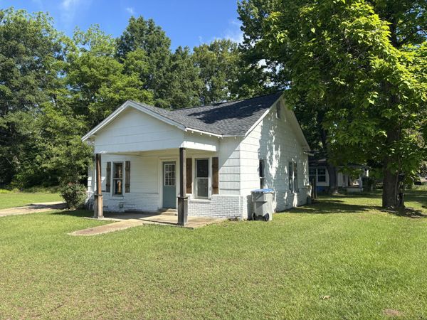 807 Bankhead Ave., Amory, MS 38821