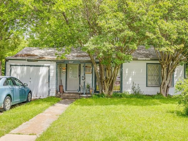 4817 Marks Place , Fort Worth, TX 76116